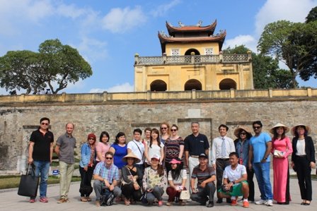 Các hãng lữ hành quốc tế gửi khách đến Việt Nam tham quan Hoàng thành Thăng Long (Hà Nội)
